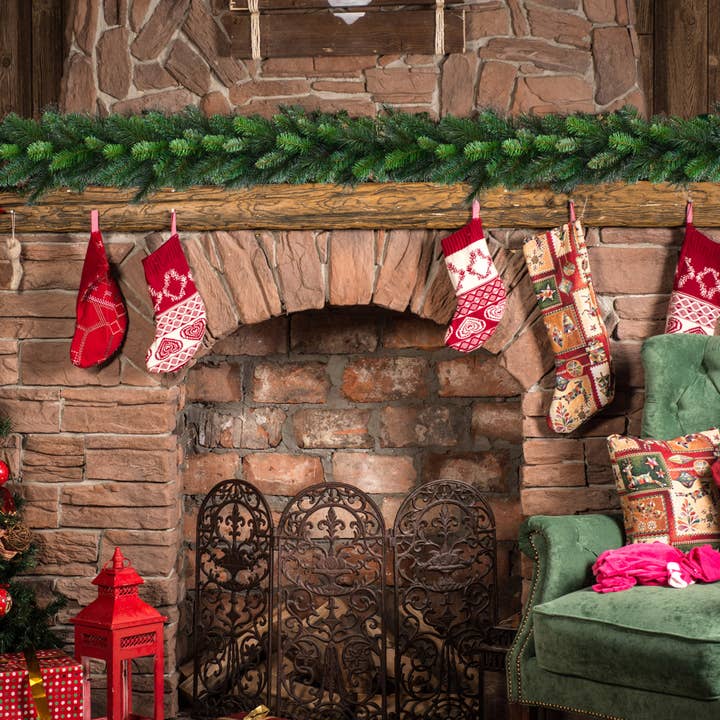 Christmas Pine Garland — 9 ft, Lush Green, Unlit